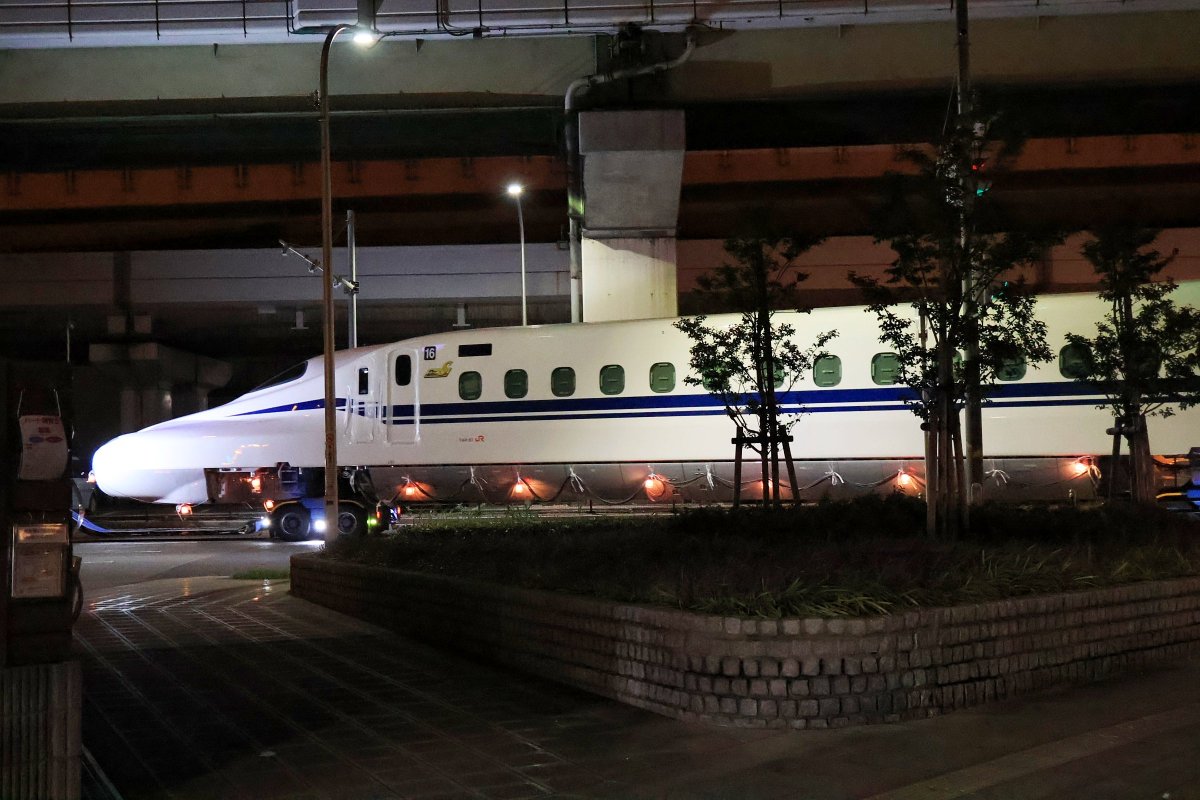 pcxbomb's tweet photo. #陸送 ＃ドクターＳ #新幹線 https://t.co/1IFfrqnqUg