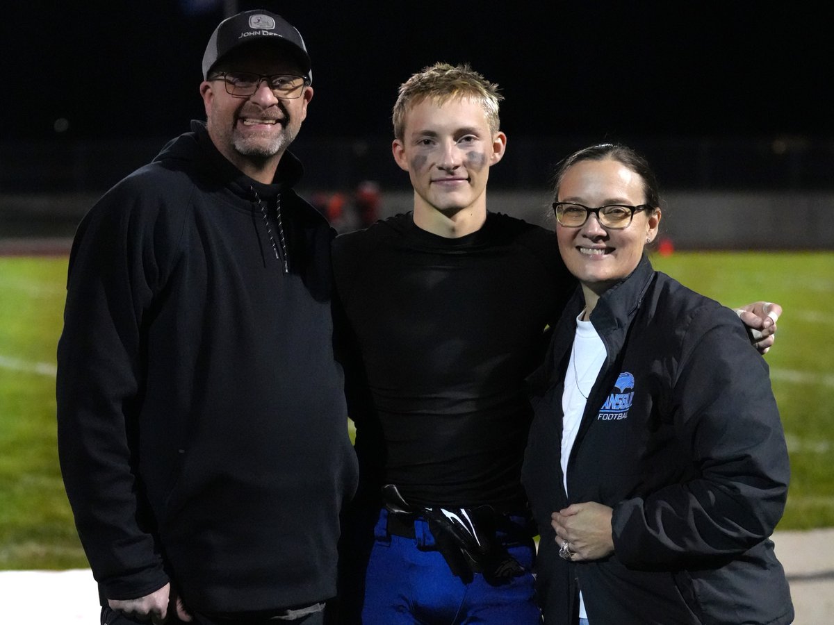 Carter_Hudson19's tweet photo. Homecoming game tonight! Let's Go!!!  

Cheered at the powder puff game. 
Homecoming parade/game today!
Friday night lights!
Homecoming tomorrow!

(Pics from last weeks game) https://t.co/Mu04geOwAR