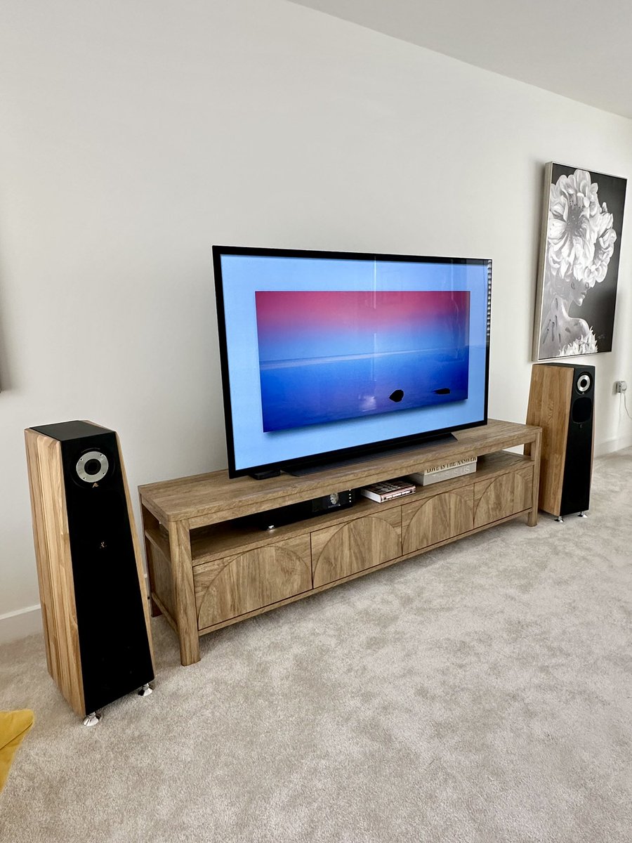 hifilounge's tweet photo. A really nice install of firsts to end the week, our first Atlantis Lab install with the AT16 Pro #speakers partnered with our first @NaimAudio Uniti Star Lite install, really nice stylish and elegant system 👌
#hifi #audiophile #atlantislab #naimaudio #luxury https://t.co/P4HY5gJt9R