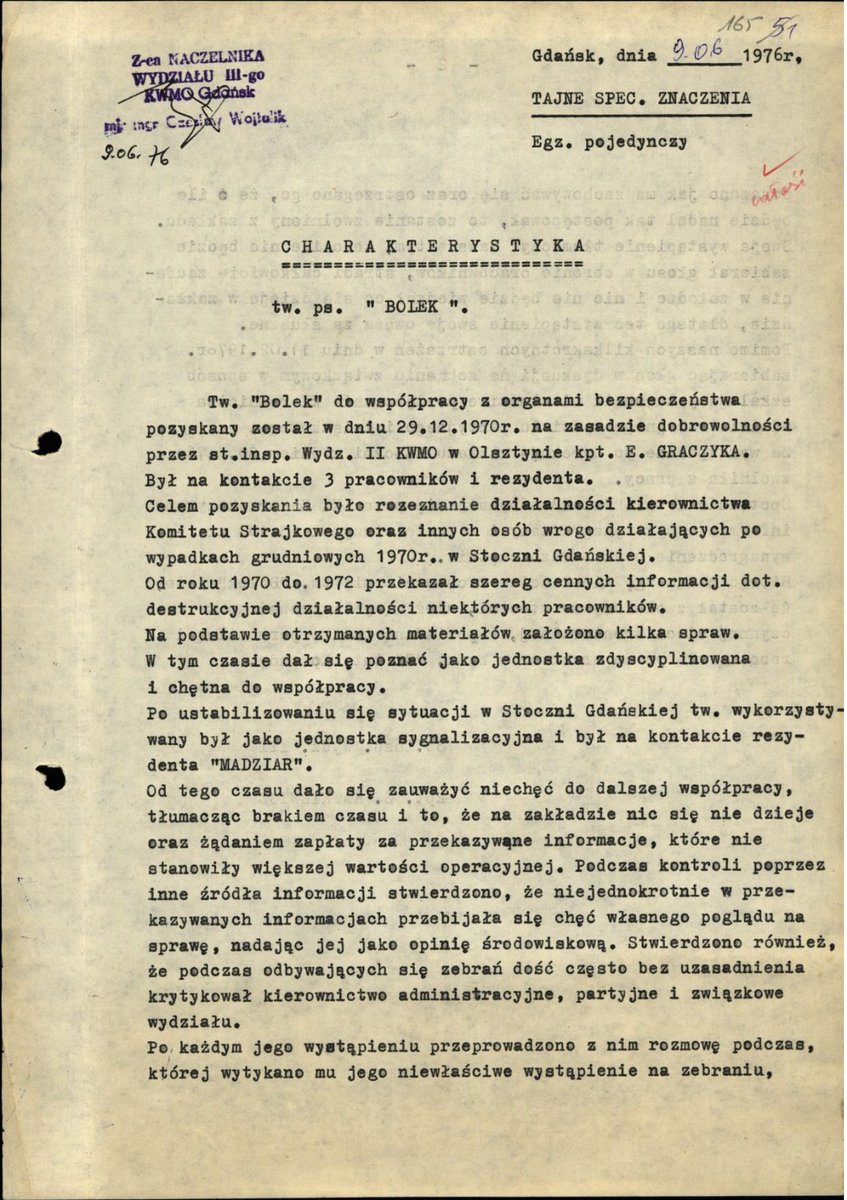 ipngovpl's tweet photo. 📣 Umorzenie sprawy Wałęsy nie zmienia ustaleń dotyczących jego współpracy z SB i autentyczności teczek tw. „Bolka” odnalezionych w domu Czesława Kiszczaka

Opublikowana 24 września 2026 r., wzbudzająca zainteresowanie opinii publicznej decyzja Prokuratury Okręgowej w Warszawie dotyczy wyłącznie umorzenie śledztwa w sprawie składania przez Lecha Wałęsę fałszywych zeznań w sprawie śledztwa dotyczącego materiałów SB odnalezionych w 2016 r. w domu byłego szefa MSW gen. Czesława Kiszczaka. Tym samym decyzja prokuratury nie wpływa na ustalenia dotyczące współpracy Lecha Wałęsy z SB oraz autentyczności odnalezionych materiałów.

Jak słusznie zauważyła Prokuratura Okręgowa w Warszawie, jedną z fundamentalnych zasad obowiązującego porządku prawnego jest prawo do obrony, w tym wykluczenia samodenuncjacji. Tym samym, Lech Wałęsa zeznając jako świadek miał prawo do podtrzymania wypowiedzi, które zaprzeczały jego współpracy z organami bezpieczeństwa PRL. Ta przesłanka jest kluczowa dla decyzji podjętej przez prokuraturę. W tym kontekście należy jednak zwrócić uwagę na niektóre stwierdzenia przedstawione w uzasadnieniu decyzji Prokuratury Okręgowej w Warszawie.

🔷 Szczególne zdziwienie mogą budzić całkowicie nieprawdziwe stwierdzenia dotyczące „wtórnego analfabetyzmu” przewodniczącego „Solidarności”, który miałby wykluczać sporządzanie przez niego w I poł. lat 70-tych XX. informacji przekazywanych Służbie Bezpieczeństwa. Przeczą temu między innymi pochodzące z tego okresu, kierowane przez Lecha Wałęsę wnioski do kierownictwa Stoczni Gdańskiej i Fabryki Urządzeń Budowlanych „ZREMB” w Gdańsku zachowane w jego aktach osobowych.

🔷 Tego rodzaju sugestie wydają się być obraźliwe wobec przewodniczącego niemal dziesięciomilionowego ruchu społecznego „Solidarności”, który przeszedł do historii XX wieku między innymi za sprawą odczytania w listopadzie 1989 r. w amerykańskim Kongresie pamiętnej mowy rozpoczynającej się od słów „My, Naród”. Trudno sobie wyobrazić reprezentowanie „Solidarności” przez „wtórnego analfabetę”.

🔷 Prokuratura Okręgowa w Warszawie stwierdza również, że „wnikliwie wypunktowała błędy metodologiczne” popełnione przez specjalistów z Instytutu Ekspertyz Sądowych im. Jana Sehna w Krakowie analizujących autorstwo dokumentów odnalezionych w domu Czesława Kiszczaka. Nie przedstawiono jednak wyników ekspertyzy, która podważałaby ustalenia ekspertów z Instytutu Sehna.

🔷 Nie znajdują podstaw stwierdzenia o niejednoznaczności ekspertyzy Instytutu Sehna. Eksperci uznali za autentyczne podpisy Wałęsy pod zobowiązaniem Lecha Wałęsy do współpracy z SB, 17 odręcznymi pokwitowaniami odbioru pieniędzy za doniesienia przekazane funkcjonariuszom bezpieki. Autentycznych jest także https://t.co/ntYYxezk6f. 29 odręcznych doniesień z podpisem Lecha Wałęsy. Tylko jedno odręczne doniesienie TW zostało sporządzone i podpisane pseudonimem „Bolek” przez funkcjonariusza SB Józefa Dąbka ps. „Madziar”.

Zachęcamy do zapoznania się z opublikowanymi przez Instytut Pamięci Narodowej materiałami podsumowującymi badania dotyczące materiałów dot. tw. „Bolka”:

🔍 Ekspertyza. Teczka TW „Bolka”. : https://t.co/315NrUp0M8

🔍 Biegli z Instytutu Ekspertyz Sądowych potwierdzają, kto pisał donosy TW „Bolka”.: https://t.co/ZHTmVrChTg