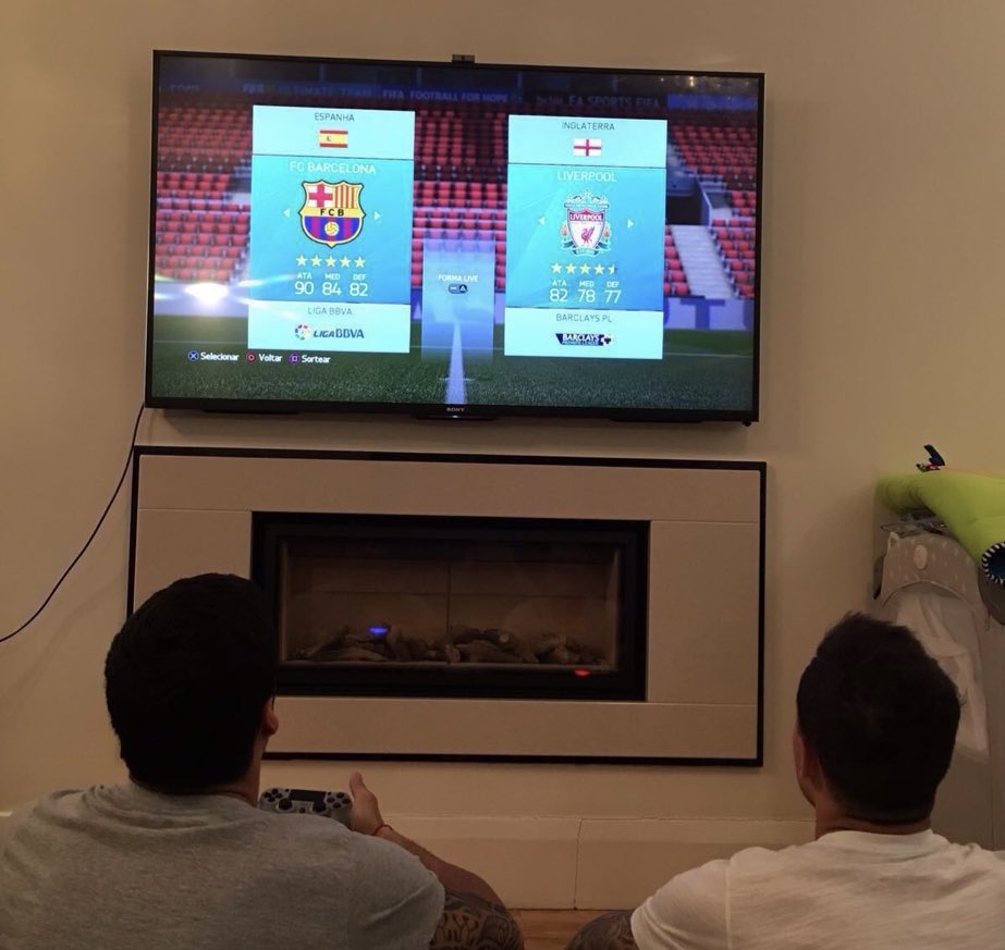 Barca_Archive's tweet photo. Suarez and Coutinho playing  FIFA16, 2016. https://t.co/TPYhcaPFYs