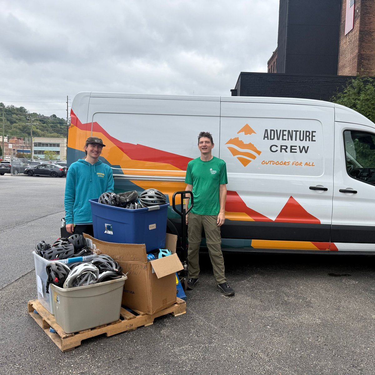 CintiRRH's tweet photo. We love Adventure Crew! Such a great group that connects teens with the outdoors. And we're thrilled to be their partner! This week they stopped by with 75 unusable bike helmets that we'll divert to protect the environment that is so vital to their mission. Thanks Adventure Crew! https://t.co/ebAsnofe5I