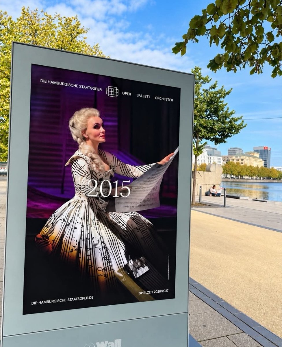 TretyakovaKat's tweet photo. What a wonderful surprise to see the pucture of my SUSANNA, situated at the very center of Hamburg!😍 Great production of Mozart's "FIGARO" at @staatsoperhamburg ,staged by #StefanHerheim 😍
📸@vidamikneviciute
#KaterinaEsteadaTretyakova #KaterinaTretyakova #soprano #operasinger https://t.co/Ei9sXecxuP