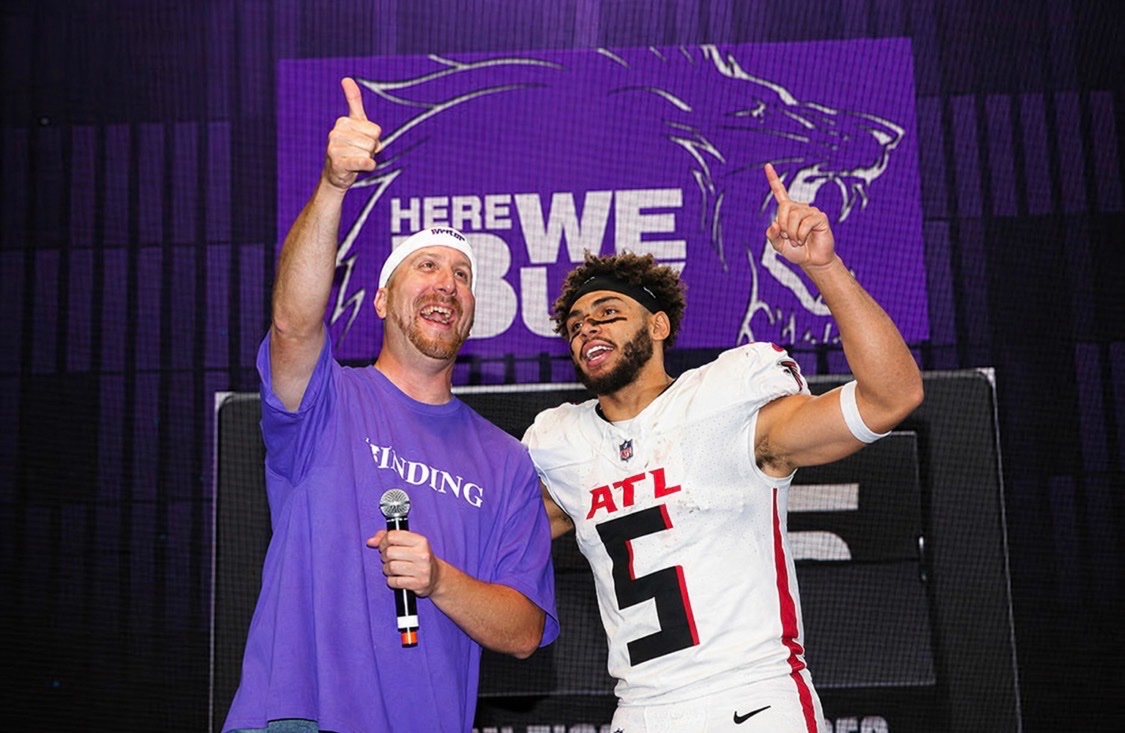 dcardwellmuse's tweet photo. Last night, I was ready to accept defeat. 

Drake London had given me absolutely nothing. My fantasy season was flashing before my eyes.

Then Carmichael Dave said four words:

“there’s still hope”

Drake London finished with 28.4 fantasy points.

In my darkest hour, one man believed when I couldn’t. Some people talk about making a difference in their community. Others actually do it.

Thank you, Dave. I will never forget what you did for me and my family.