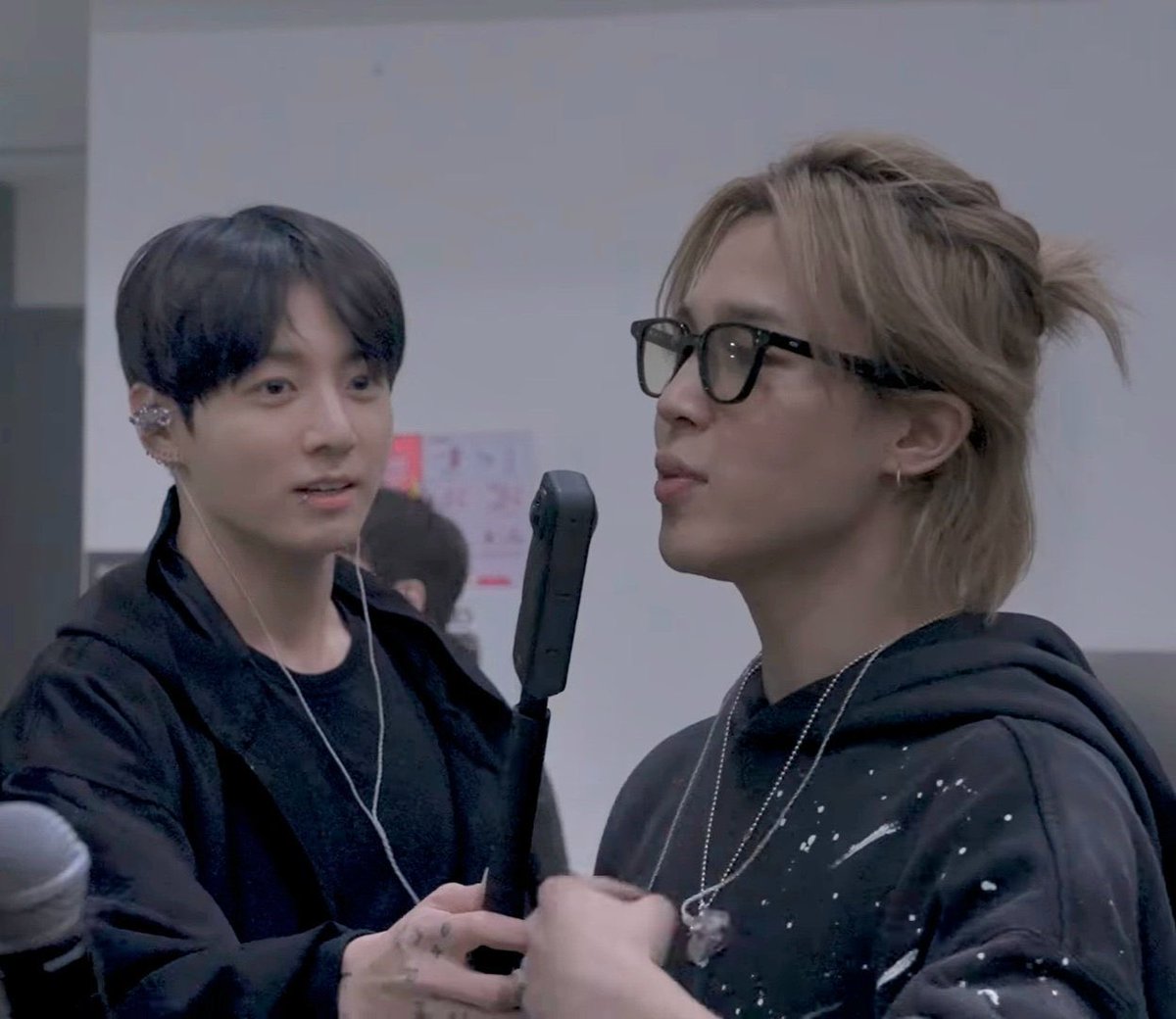 formingukkie's tweet photo. nós pessoas meio jungkook https://t.co/yHrn8q5pRe
