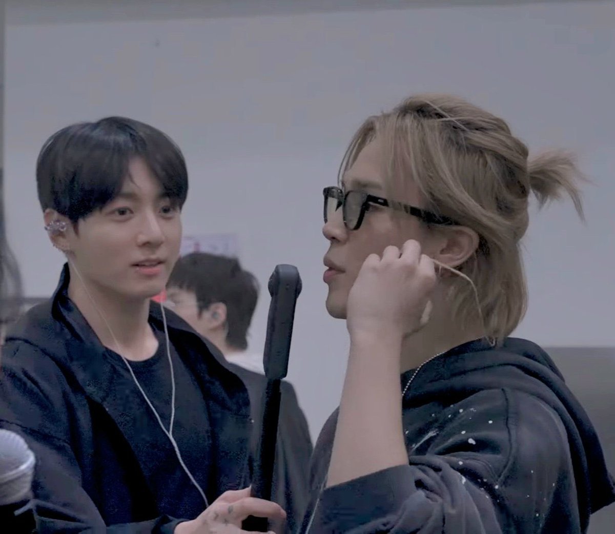 formingukkie's tweet photo. nós pessoas meio jungkook https://t.co/yHrn8q5pRe