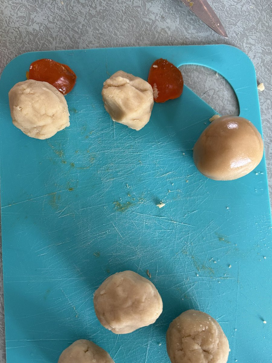 mmedare's tweet photo. Happy Mid Autumn Festival to all who celebrate! We invited parents to come in the help us make mooncakes. Wishing families good health and happiness🌕🥮🍁🍂🐇 #togetherisbetter @SD41marlborough https://t.co/VQqIWjS1Fy