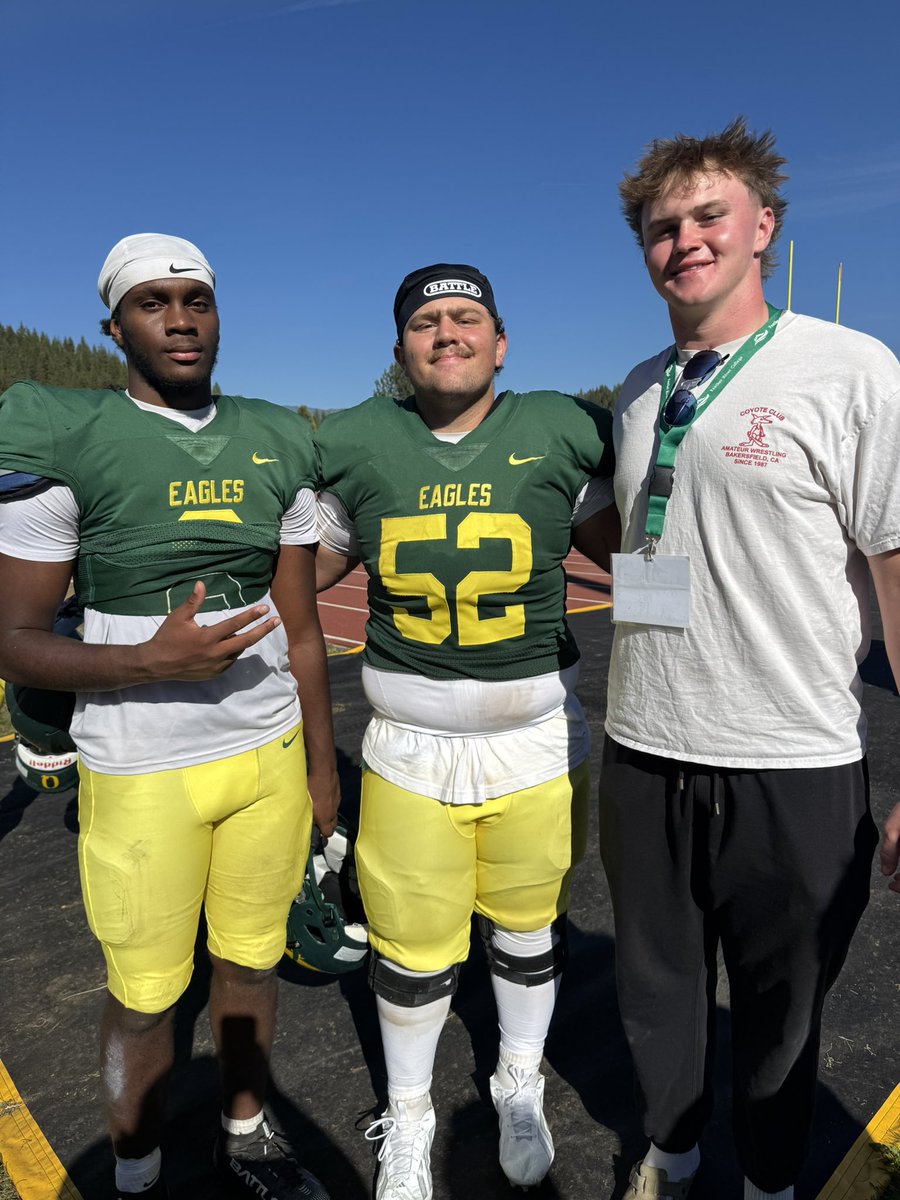 SellersFBEli23's tweet photo. I would like to thank @CoachG_FRC for the game day invite!! You guys put on a show! Also great to meet @coachDLcrazy Look forward to staying in contact. It was great seeing some buddies.

@CoachEricRamos @CoachWintch @CoachDomitrovic @CoachMelly_FRC @TonyDoucette16 @low_lucass @Lochrangregory