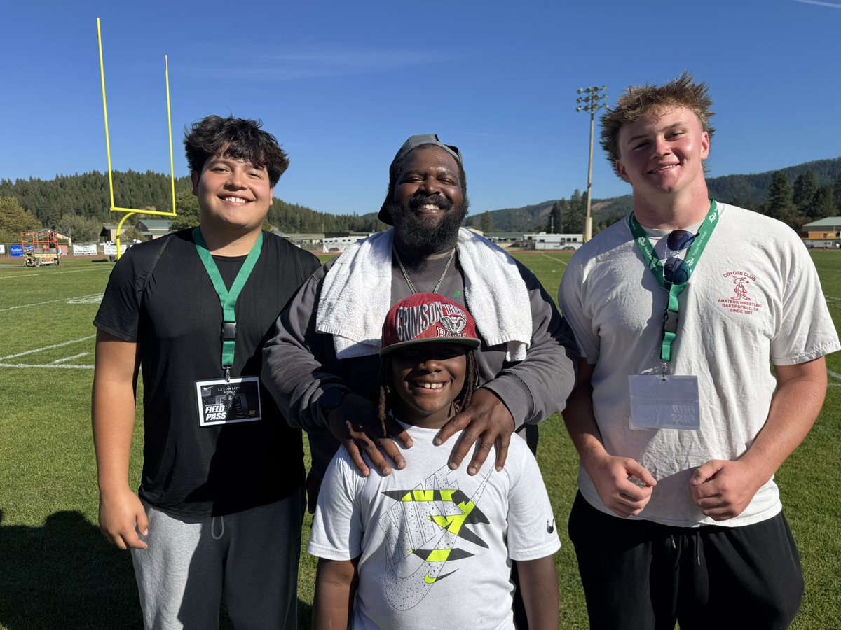 SellersFBEli23's tweet photo. I would like to thank @CoachG_FRC for the game day invite!! You guys put on a show! Also great to meet @coachDLcrazy Look forward to staying in contact. It was great seeing some buddies.

@CoachEricRamos @CoachWintch @CoachDomitrovic @CoachMelly_FRC @TonyDoucette16 @low_lucass @Lochrangregory