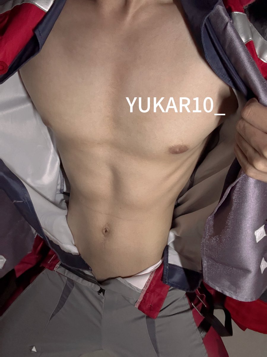 YUKAR10_'s tweet photo. 今天可以用特许券
（今天也是主包的生日🥰）
#cos #cosplay #r18 #原神 #莱欧斯利 https://t.co/wvublvAaPt
