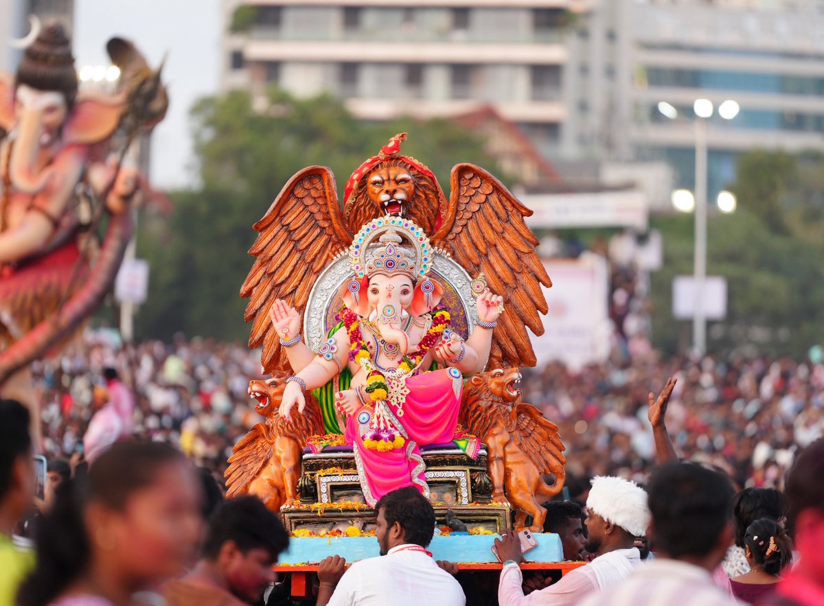 Dev_Fadnavis's tweet photo. #Mumbai #GaneshVisarjan #AnantChaturdashi https://t.co/EqcriyCs6K