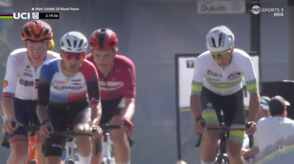 ZXCycling's tweet photo. @Montreal_2026 @opaisdociclismo @Pelote_ @BikeBlz @bismarkazevedo 🇨🇦@Montreal_2026 MU23 RR

70 kms to go, we have a breakaway:

🇺🇲@ashlin_barry (Happy Birthday)
🇬🇧@mattie_dodd
🇩🇰K.Egholm
🇦🇺W.Heffernan
🇸🇰S.Novak

Peloton still a big bunch and ride quietly.

@RaynerFnd #Montreal2026 #cycling https://t.co/8P5OsdRO4q