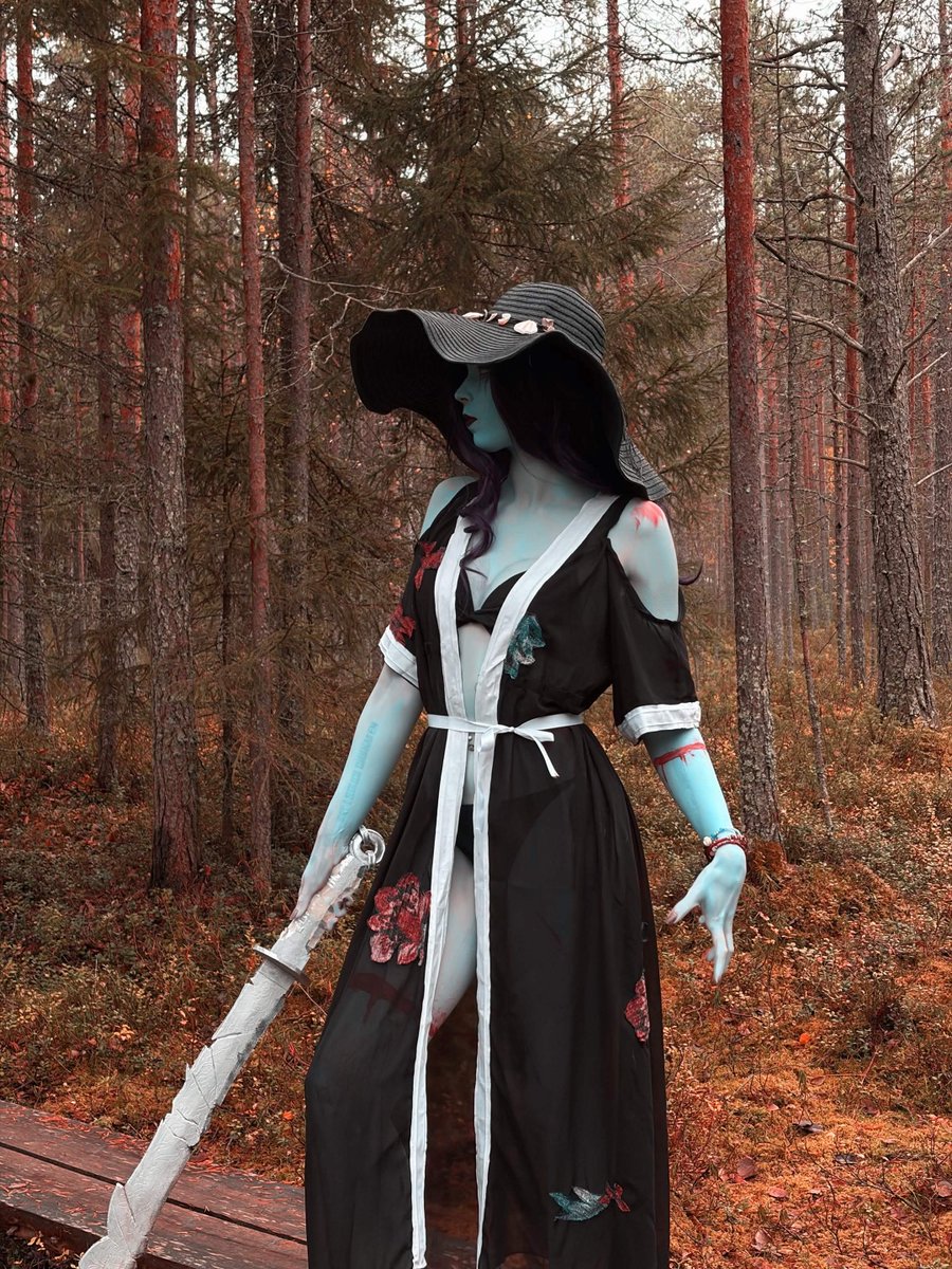 KasiiPX's tweet photo. More Spirit. I did not find liquid latex anywhere and forgot to order it with the bodypaint, so had to skip the glass shards this time. #DeadByDaylight #cosplay #SpiritDBD #DBDcosplay https://t.co/75o61lc6SF