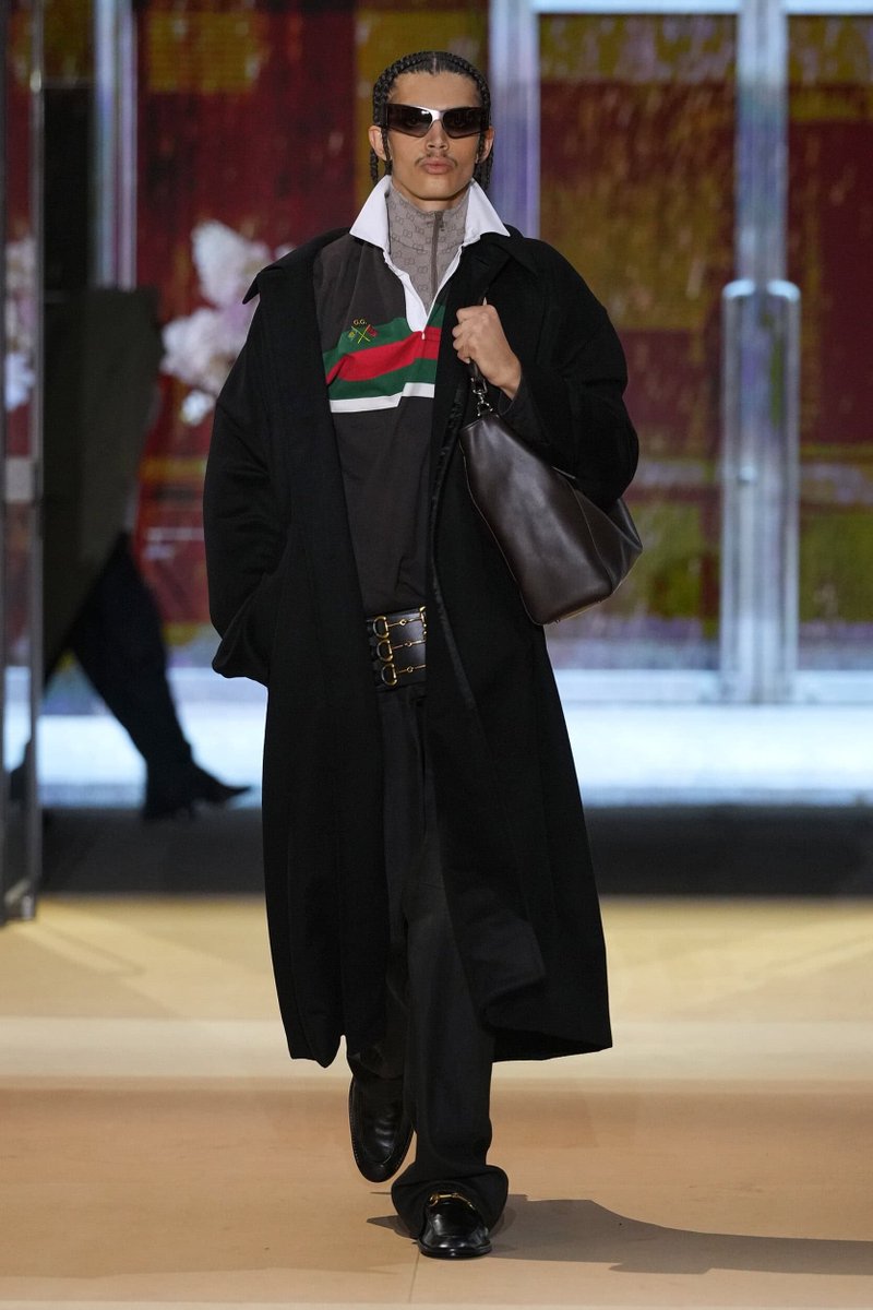 itsbleekerxox's tweet photo. Demna has slowly &amp; divisively built here. SS27 show notes say he's been studying archives. &amp; I think a part of that study was also our reaction. A series of social experiments to fish for Gucci customers within his already steady Demna customer personas to marry the established. https://t.co/IwY6vbyZEH