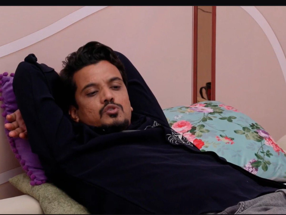 MeanMissRegina's tweet photo. Give this guy some appreciation. Bhai talent itna hai k sabko hater mei convert kar diya apne liye! 👏👏👏

#BiggBoss20 #QaziTouqeer https://t.co/Lwr7HHokW3