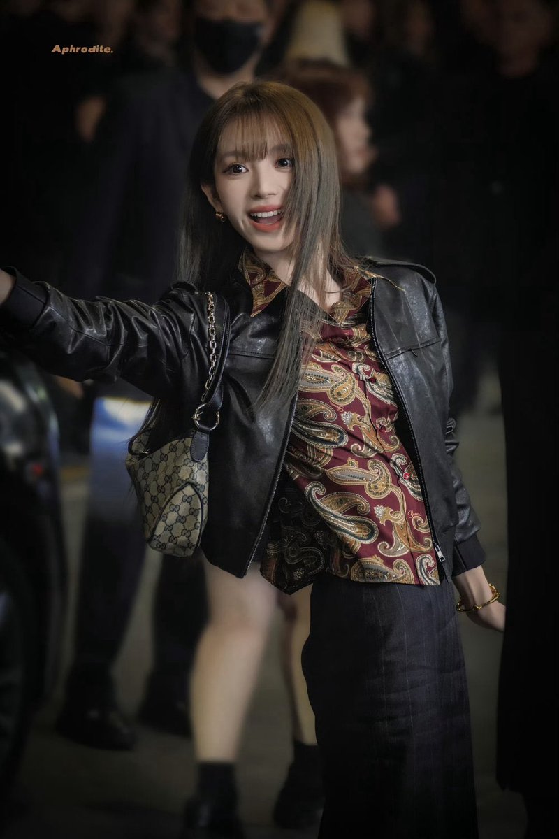 weibuss's tweet photo. chaebol heiress tian xiwei clocking out from milan fashion week

#TianXiweiGucciSS27APTLook  #GucciTheStoreShow  #GucciSS27xTianXiwei  #TianXiwei #Gucci @gucci https://t.co/H17ftHPEHT