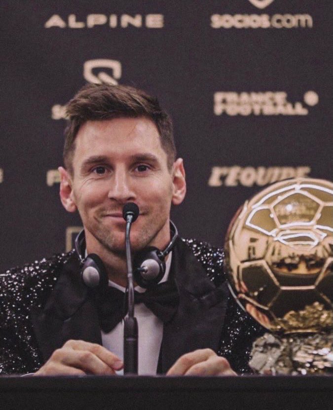 Starpeepo2's tweet photo. صحفي الإكوادور وجنوب أفريقيا وإيطاليا كلهم حطوا ميسي الاول بالبالوندور…. https://t.co/wDcLzYQgOo