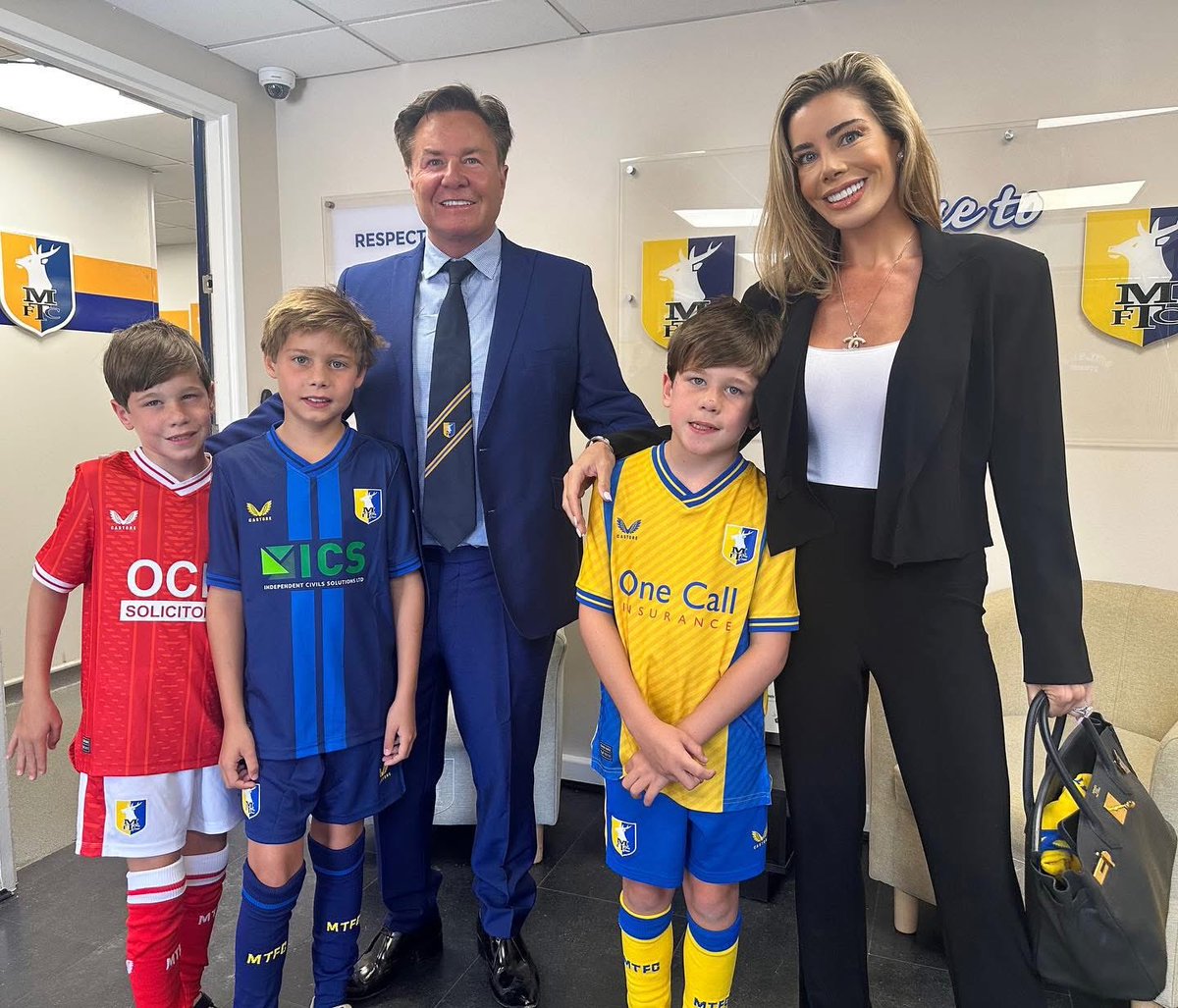 mansfieldtownfc's tweet photo. 🙌 We’re celebrating 16 years of the Radfords as owners of Mansfield Town.

👏 Thank you John &amp; Carolyn.

#Stags 🟡🔵 https://t.co/S55pdrXtuQ