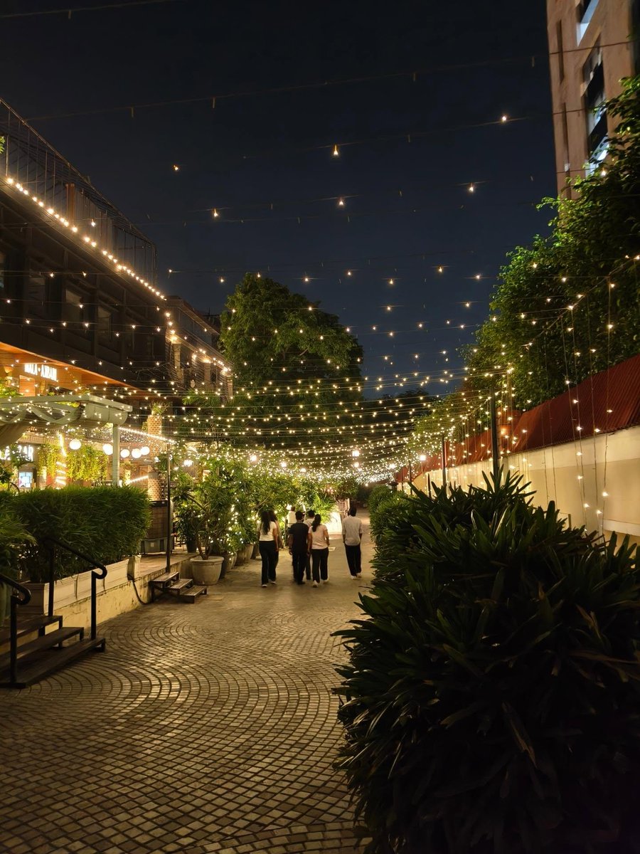 ReidSilvertooth's tweet photo. Lights, city vibes, and peaceful nights—where every evening feels cinematic. https://t.co/mTHKg1tr48