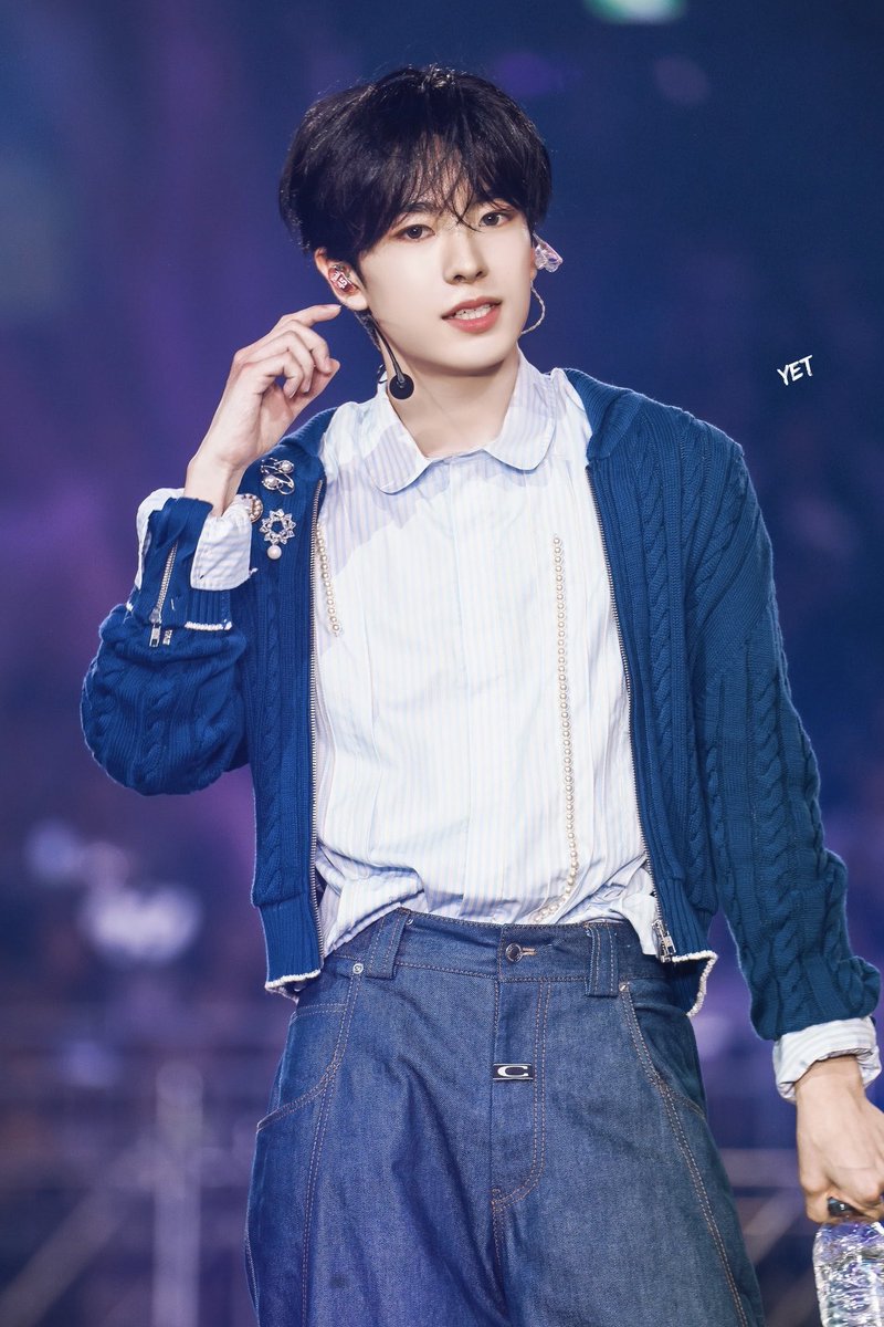 pupufuhc's tweet photo. 이거 같은 날인거 아는 사람..... https://t.co/GNIxXcibLo