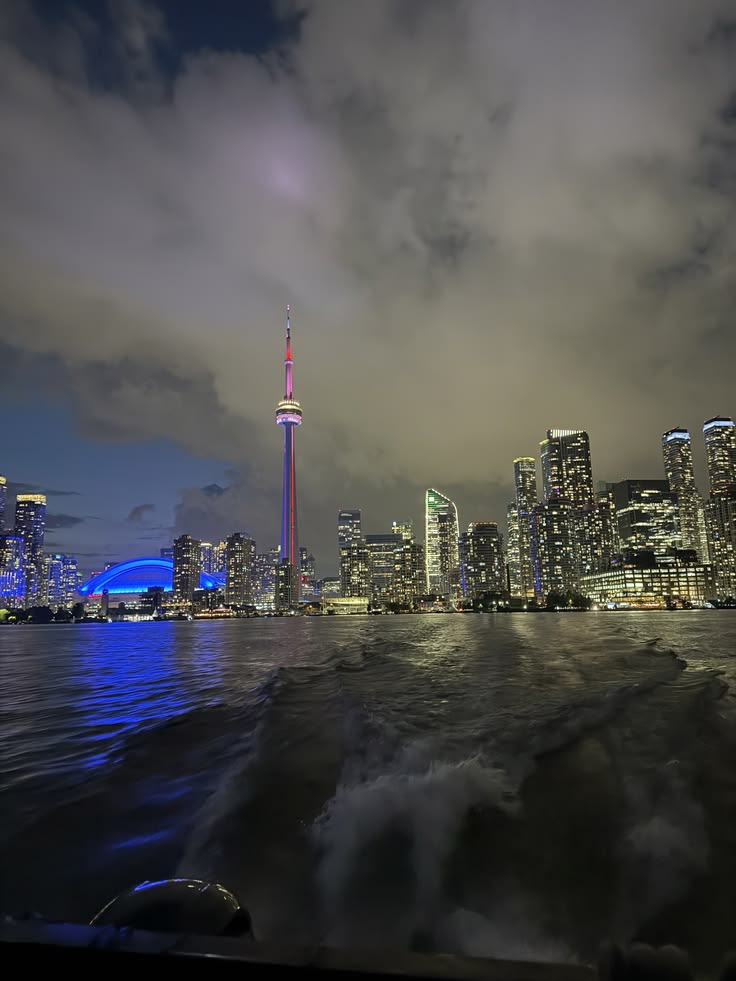 _travel__vibes's tweet photo. Toronto, Canada 🇨🇦 https://t.co/Pvic2m1QT3
