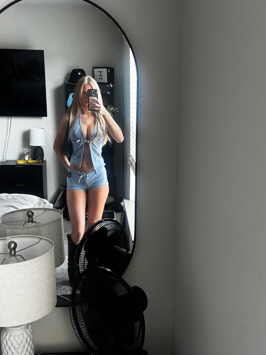 loganeaklex's tweet photo. Denim on denim https://t.co/0CH1q4I8Mg