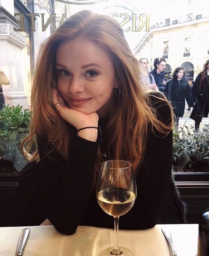 LettersByFlo's tweet photo. POV: You're on a date with me and I just made the worst joke ever. Waiting for you to laugh. Please, laugh. https://t.co/8GrTdM6S7x
