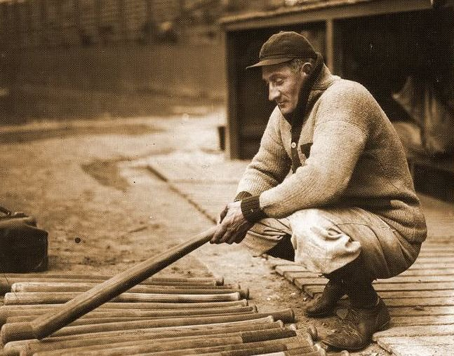 nut_history's tweet photo. Honus Wagner looking for the perfect bat. One of my all-time favourite pictures https://t.co/sLkAmTszIV