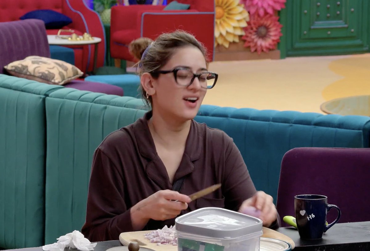eishaanix's tweet photo. Uditi itni sundarta se mere kaat do!
#UditiSingh • #BiggBoss20 • #BB20 https://t.co/qMCNPSor3r
