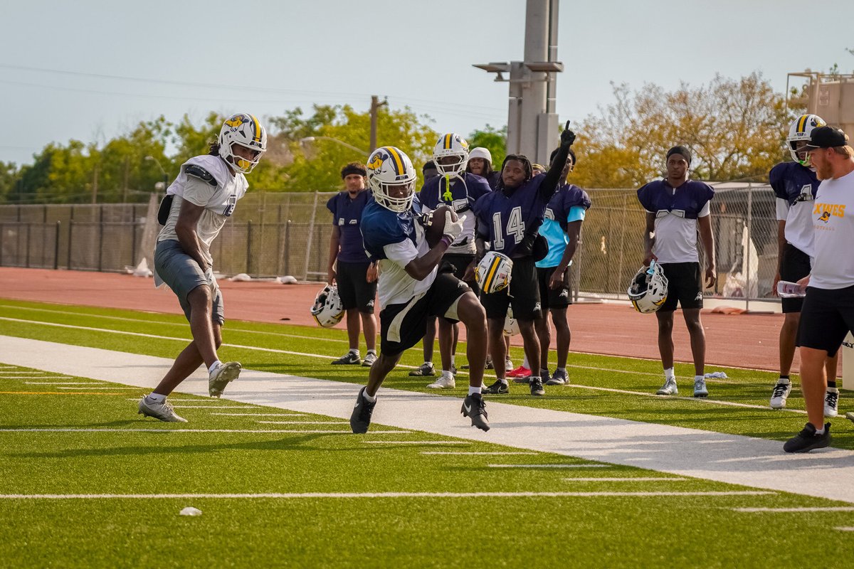 TxWesFootball's tweet photo. Homecoming loading… ⏳🐏

We're ready one more day till kickoff! 🏈

#RamsUp #Homecoming #TXWESFootball #CollegeFootball #WhereChampionAreForged #TexasFootball #DFW https://t.co/CQeIcnOiu4
