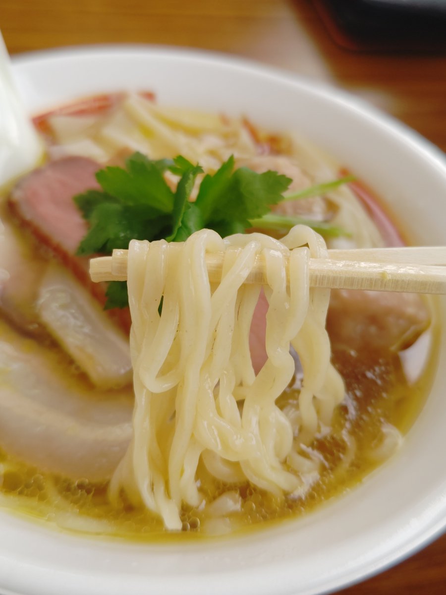 t2104tk's tweet photo. 熱狂中野ラーメン祭2026

らぁ麺 紫陽花
スペシャル限定
黒豚x地鶏xあいち鴨xはまぐりの
特製白醤油らぁ麺

後出しでスペシャル限定の発表があり当然予約。
食べれて良かったぁ😂
白醤油のまろやかな甘味と、かぼすとぶどう山椒かな?のフルーティで爽やかな味わい。
🍜フェス史上最高に美味しかった😋 https://t.co/6uq741C5zy