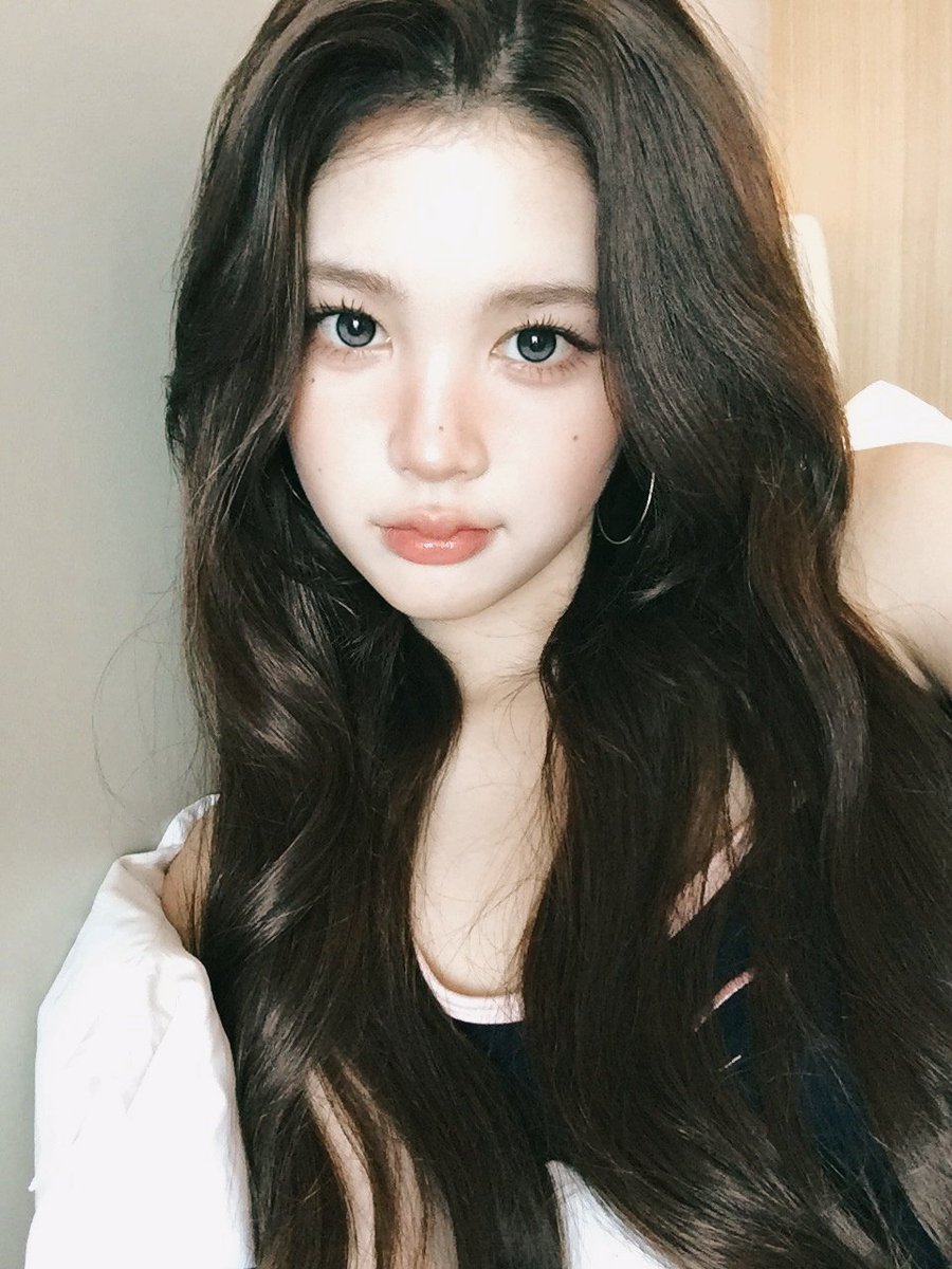 rohryuna's tweet photo. Finding  my  inner  glow  today  and  feeling  completely  ethereal  otherworldly  🌸🕊️.  There’s  something  so  comforting  about  simple,  tranquil  moments  where  everything  just  feels  serene  ☆🎸. https://t.co/ZlJF5Z7NZF
