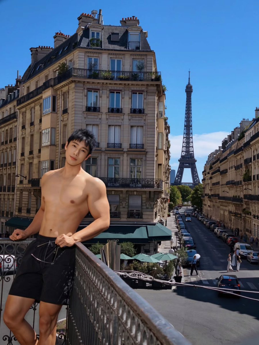 stuartchen_'s tweet photo. Breakfast on a French balcony overlooking the Eiffel tower - a uniquely Parisian way to start the day.

#paris #EiffelTower #Parisianmorning #ParisianLife #ParisViews https://t.co/p8OnAb3Dv9