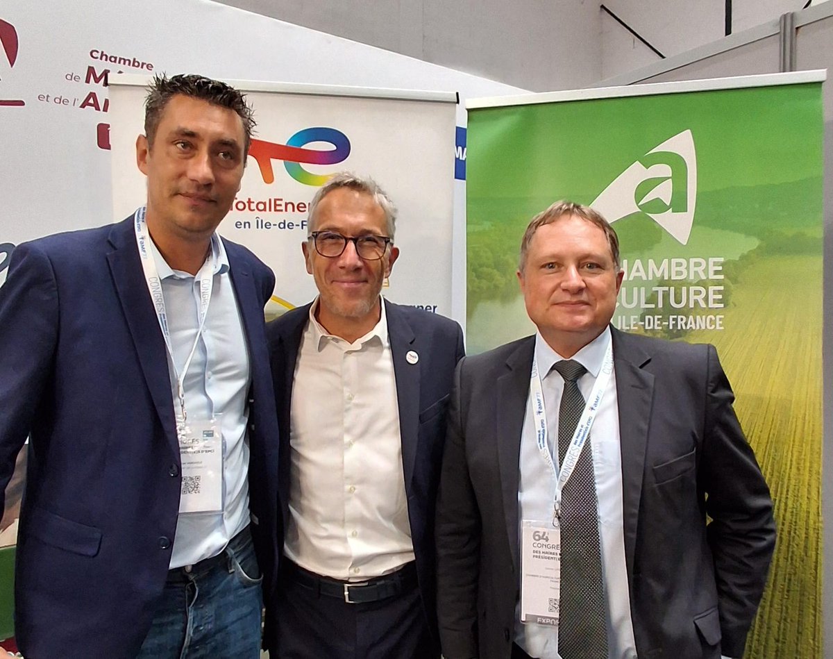CAIDF's tweet photo. @l_amf @GreffinDamien @vandaele_sa @TorpierC @AgriAvenir @lvfournier @ArnoultFrederic @AgriculteursIDF @Departement77 @FDSEA77 @JeunesAgri77 @GreffinDamien , president @CAIDF et Laurent Tricot, directeur régional @TotalEnergiesFR Ile-de-France annoncent un partenariat de 500 000 € pour soutenir plus de 60 projets agricoles en @Departement77 https://t.co/DsjvVdrFc3
