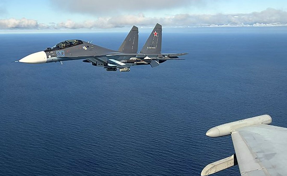 TeroTweet's tweet photo. Suomen ja Ruotsin yhteisellä QRA-päivystyslennolla tunnistetuissa koneissa oli tämäkin.
Gripenin siivellä "Russian Naval Aviation Su-30SM2 armed with pair of Kh-31 series anti-ship or anti-radiation missiles and two RBK-500 series cluster bombs." H/T @GuyPlopsky
Kuva: NATO AIRCOM https://t.co/HokFO3y3eL