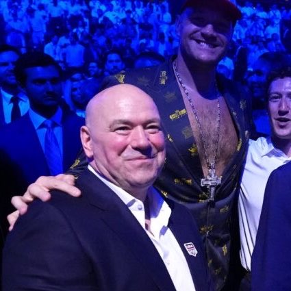 devsahni's tweet photo. Tyson Fury has said in a new interview that it was initially in his contract that Dana White could not be involved in his fight with Anthony Joshua. The same as in Joshuaβs contract.
However, Tyson took that out of his contract
βI want him involved. Two baldies together.β https://t.co/vhUA1gVeZR