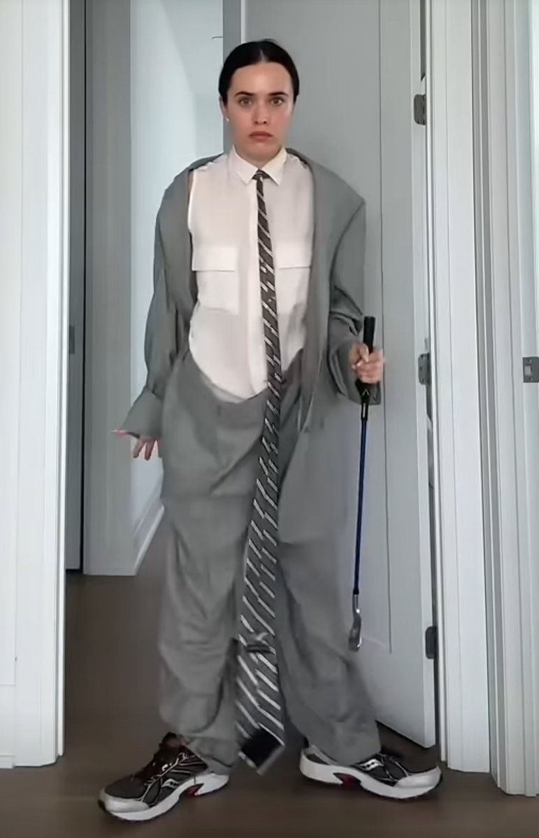lovelyzanka's tweet photo. "that's my friend follo he got that shit on" https://t.co/14I3PHnJxL