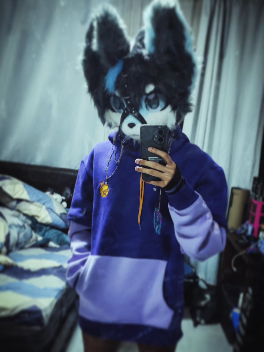 AzrielBorealis's tweet photo. 「Ah, you came in time, new comfy hoodie arrived, love it honestly? Who doesn't like warm and cuddly things?」

My André Moraph hoodie arrived and cuz its Friday, why not test it for some simple femboy Friday pics?

#furry #femboy #furryfemboy #femboyfriday https://t.co/wWWDLHBQtD