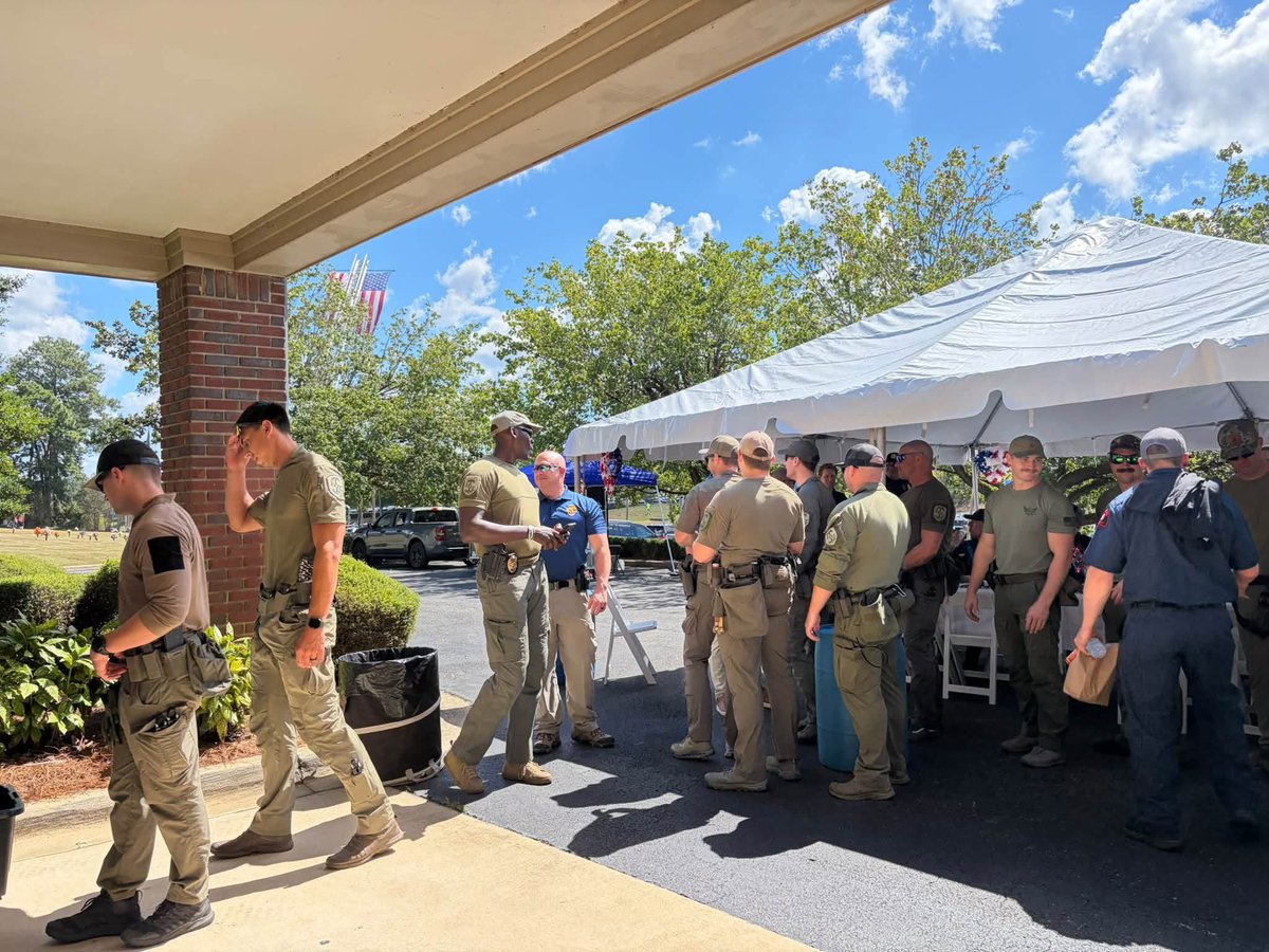 HooverPD's tweet photo. A little appreciation goes a long way! β€οΈπ
Thank you to Currie-Jefferson Funeral Home for hosting a First Responder Appreciation Lunch for Hoover Police & Fire, with lunch from Firetruck BBQ and sweet treats from The Whole Scoop.
Weβre grateful for your support!
#hooverpd https://t.co/Z2OB0N4gSv