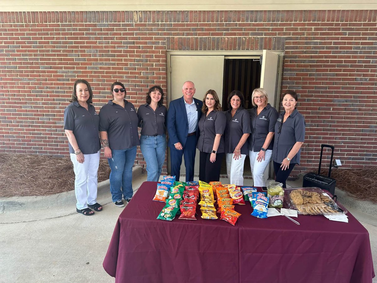 HooverPD's tweet photo. A little appreciation goes a long way! β€οΈπ
Thank you to Currie-Jefferson Funeral Home for hosting a First Responder Appreciation Lunch for Hoover Police & Fire, with lunch from Firetruck BBQ and sweet treats from The Whole Scoop.
Weβre grateful for your support!
#hooverpd https://t.co/Z2OB0N4gSv