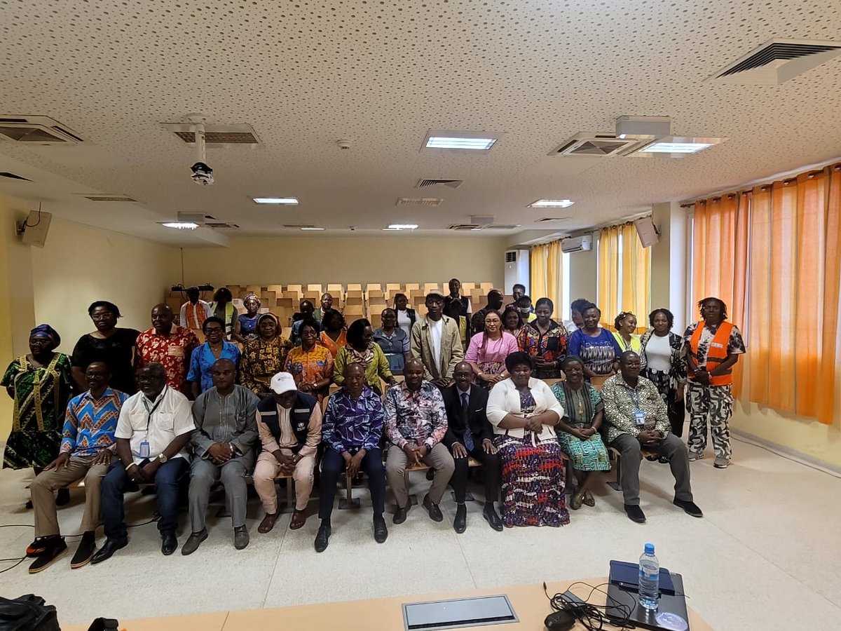 OMS_GABON's tweet photo. 📚Des leçons pour renforcer la vaccination

À mi-parcours, le projet de vaccination communautaire à Libreville 1 et Owendo, mis en œuvre sous le lead du @SanteSocialeGA, avec appui @OMS_GABON et  soutien du @AmbJaponGAB, enregistre des résultats encourageants pour une extension https://t.co/14EFG5CLEz
