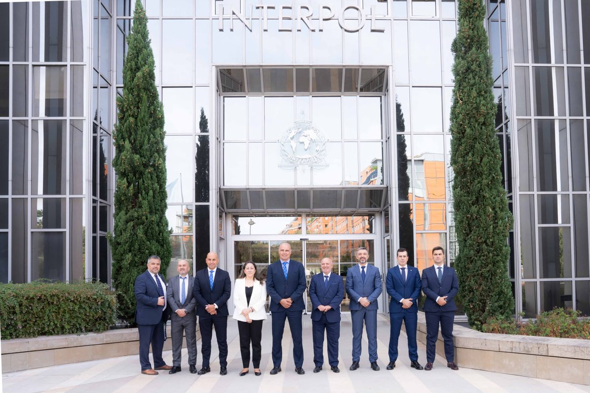 EUNAVFOR's tweet photo. On 17 September, @OpComd_EUNAVFOR led a delegation on a visit to @INTERPOL_HQ in Lyon.

During the meeting, operational discussions were held to deepen cooperation between ATALANTA and Interpol, strengthening this key partnership in support of regional maritime security.

1/2 https://t.co/2h5f8Amgr8