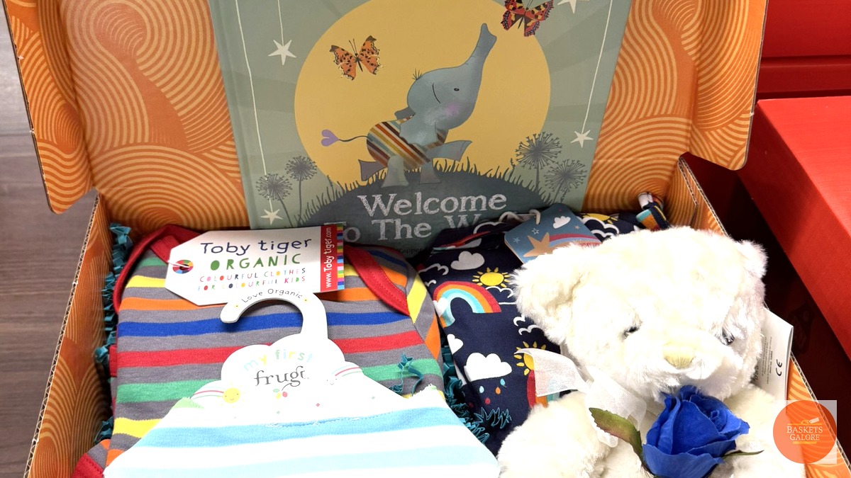 BasketsGalore's tweet photo. Today's Gift Basket Of The Day was the "New Baby Boy Celebration Gift Hamper" 👶

https://t.co/s5Ee8Ps2P4

Follow &amp; RT to enter #prize draw to #win a Gift Basket. 

More info via our blog. 

#giftbasketoftheday #gifts #competition #giftbasketsrule #newbaby https://t.co/2cv9wlpUc8