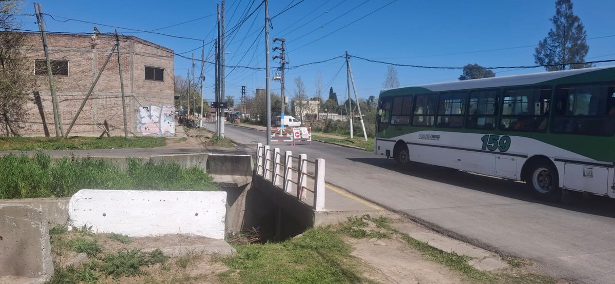 InfoCuandoLlega's tweet photo. ⚠️CORTE EN 138 Y BEMBERG⚠️

🔴LINEA 418

➡️DESVIARAN SENTIDO A BERAZATEGUI POR 53 A 138 A 56 A 139 A BEMBERG A SU RECORRIDO.

⬅️ DESVIARAN SENTIDO A LA PLATA POR BEMBERG A 139 A 56A A 138 A 53 A SU RECORRIDO. https://t.co/YxkTvqHtNN