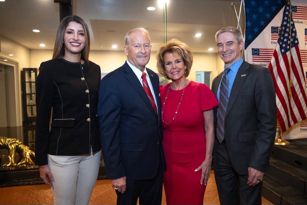 PaulinaOcanaE's tweet photo. Agradezco al embajador Ronald Johnson (@USAmbMex) por este encuentro y por la apertura para seguir fortaleciendo, junto al gobernador @AlfonsoDurazo, una agenda binacional con visión de largo plazo y resultados para nuestra región.

Sonora y Estados Unidos comparten mucho más que una frontera: una relación construida sobre el diálogo, la confianza y la convicción de que la cooperación abre nuevas oportunidades de prosperidad compartida. 🇲🇽🤝🇺🇸