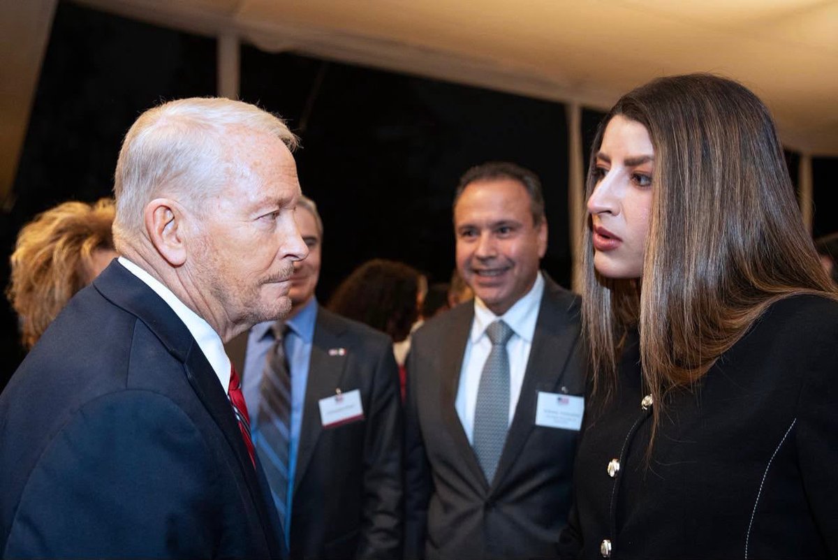 PaulinaOcanaE's tweet photo. Agradezco al embajador Ronald Johnson (@USAmbMex) por este encuentro y por la apertura para seguir fortaleciendo, junto al gobernador @AlfonsoDurazo, una agenda binacional con visión de largo plazo y resultados para nuestra región.

Sonora y Estados Unidos comparten mucho más que una frontera: una relación construida sobre el diálogo, la confianza y la convicción de que la cooperación abre nuevas oportunidades de prosperidad compartida. 🇲🇽🤝🇺🇸
