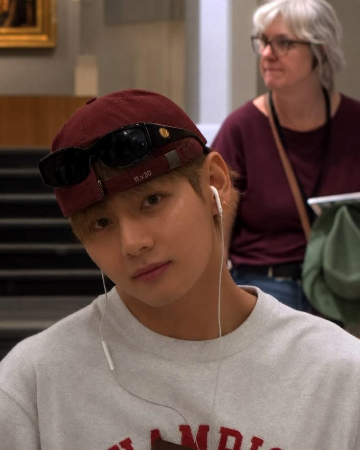 tkkficrecs's tweet photo. #taekookau where heartthrob TH invites his lab partner, nerd JK, to a frat party. the only issue? a chemistry contest happens that same night. JK is convinced that when TH asked "would u like to go w me on friday night ?", he meant the contest, bc who would invite him to a party? https://t.co/0bM1TxtbtH