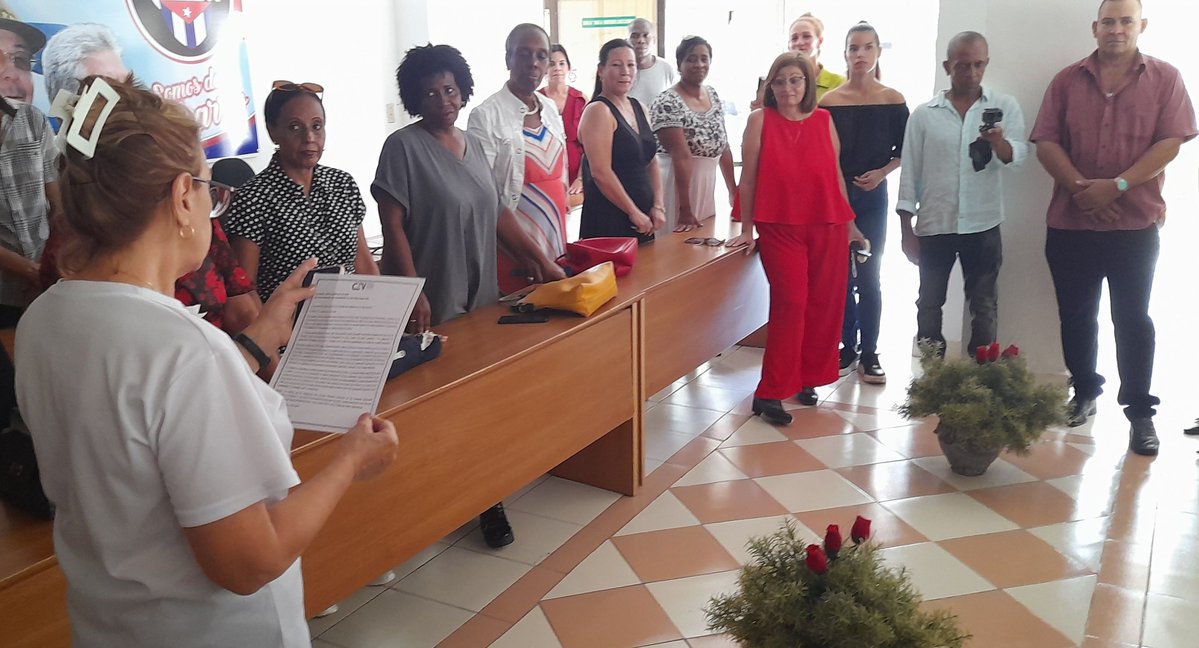 Elecciones_Cuba's tweet photo. #DesdeElBarrioJuntoAFidel 🇨🇺
La familia electoral cubana reconoce y felicita a la familia cederista en el marco del 66.º Aniversario de la Creación de los Comités de Defensa de la Revolución 🇨🇺
#JuntosPorLaDemocracia 🗳 https://t.co/oO0th4DTUV