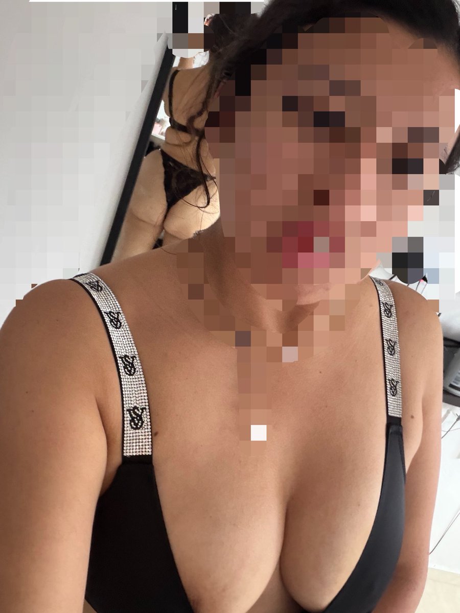 EdYas2301's tweet photo. Nos gusta tanto la lencería,hoy combinamos con el negro !! Como se ve este tipo de tanga ? A mi esposo le encanta
#ViernDeSeducción #activa #putimuñeca #putiesposa #hotwife #tetasyalgomas #esposacaliente #esposaconpermiso #Cuckold #hotwifemexicana #jarochahorny #RT #CuloHermoso https://t.co/U4inW42bNh