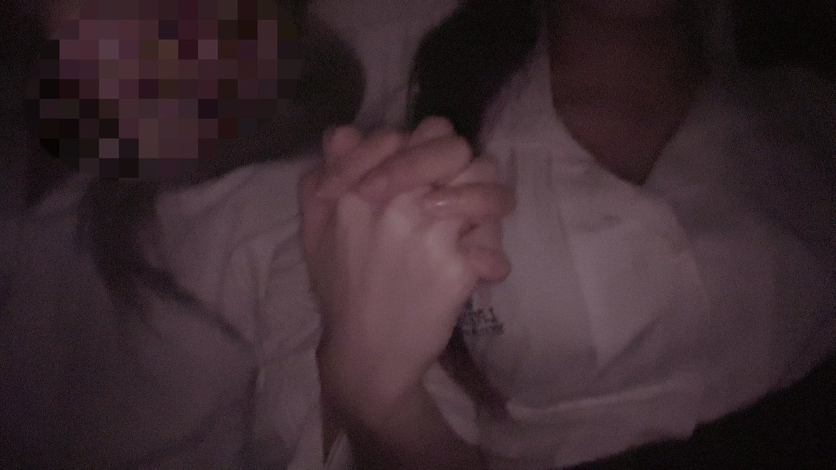 uwpa_'s tweet photo. えれめちゃんだいすきでした。今もこれからもずっとだいすきです。

「ワイの左腕になれるのはお前だけだから、一緒に上がってこう」って言ってくれたこと今でもずっと覚えてます。

怒ることも、殴ることも、避けてしまうことも、えれめちゃんにとっては全部愛情なのって「愛の伝え方が上手く分からない、ごめんね」って伝えてくれたこともそんな不器用なえれめちゃんのことも、全部だいすきでした。

一緒にイベントをしたことも、私が「おやすみ泣き声、さよなら歌姫」を歌った時「ワシが初めてイベントをしたときに歌った曲なんだ」って泣きながら聴いて一緒に歌ってくれたことも絶対に忘れない。

一緒にお泊まりして、お風呂に入って、ご飯を食べに行って、手を繋いで眠って。えれめちゃんの噛み跡も、今でも私の腕に残ってるよ。

思い出すたびにもう会えないことが信じられなくてもっとたくさんありがとうを伝えたかった。

みんなの前では強くて、不器用で、時には怖いえれめちゃんだったけど、裏では誰よりも優しくて、自分なりの言葉でたくさん想いを伝えてくれる人でした。

私のことを認め��くれて、えれめちゃんが私にくれた言葉も、愛情も、一緒に過ごした時間も、全部私の宝物です。

だいすきで尊敬していてずっと追いかけていたかった先輩。

何年経っても何があってもえれめちゃんは私のだいすきな先輩です。

えれめちゃん、だいすきだよ。ずっとずっとだいすきです。
どうか安らかに眠ってください